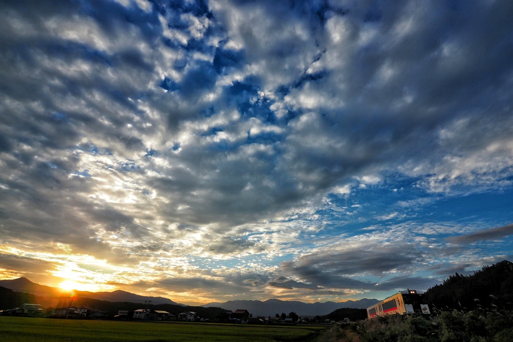 故郷の空の下で…。