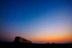 夕日の沈む先に