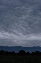 おちてきそうな雲