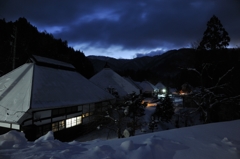 山村の未明