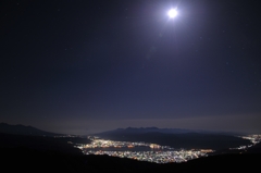 月夜の諏訪盆地