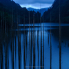 未明の自然湖＜雨＞