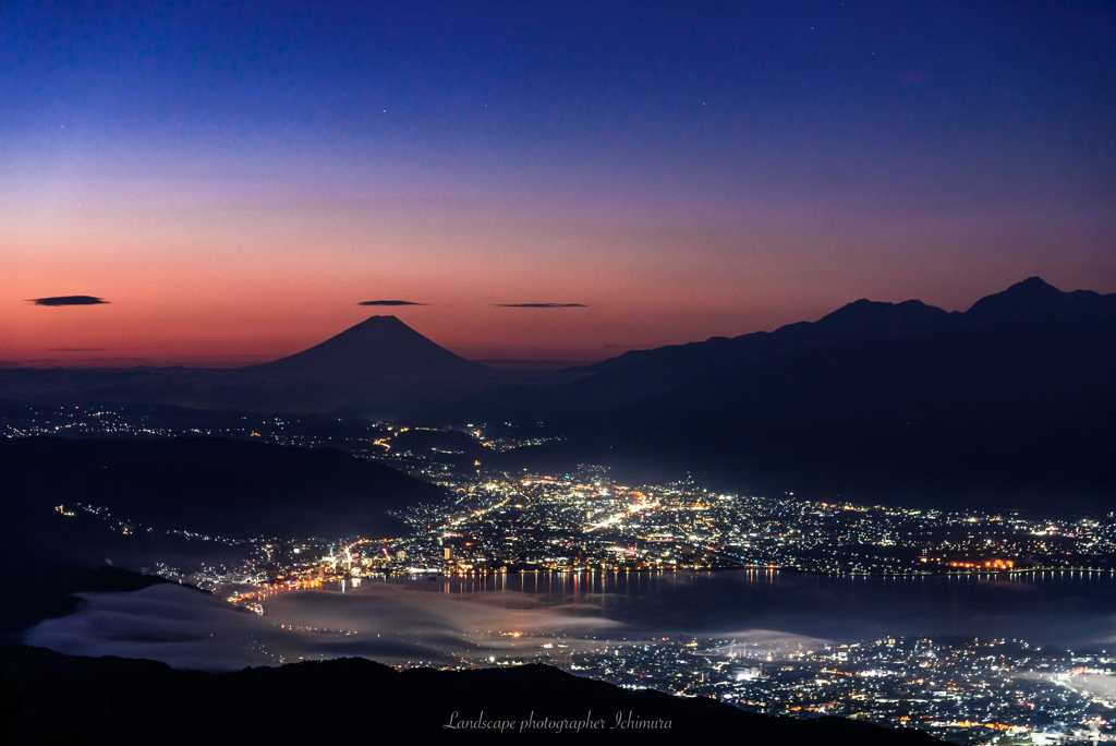 高ボッチ高原から見る富士の夜明け