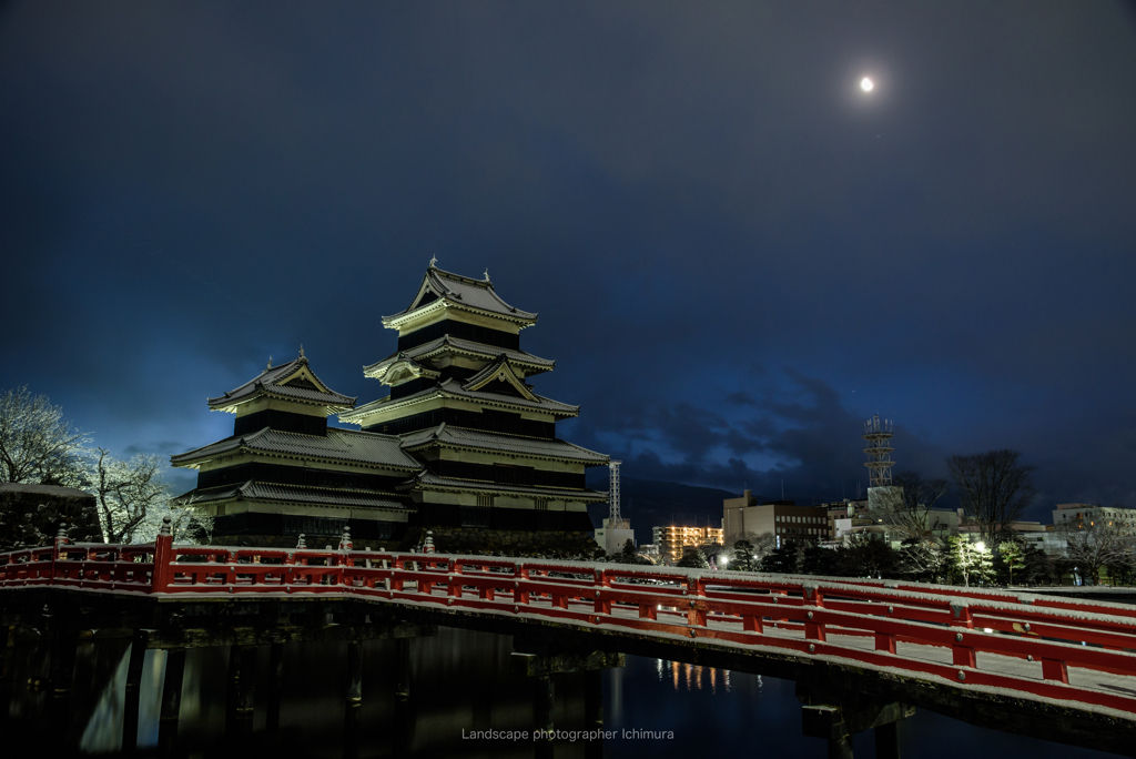 松本城未明の月