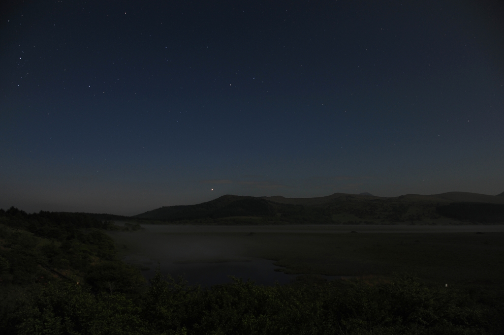 月夜の八島湿原