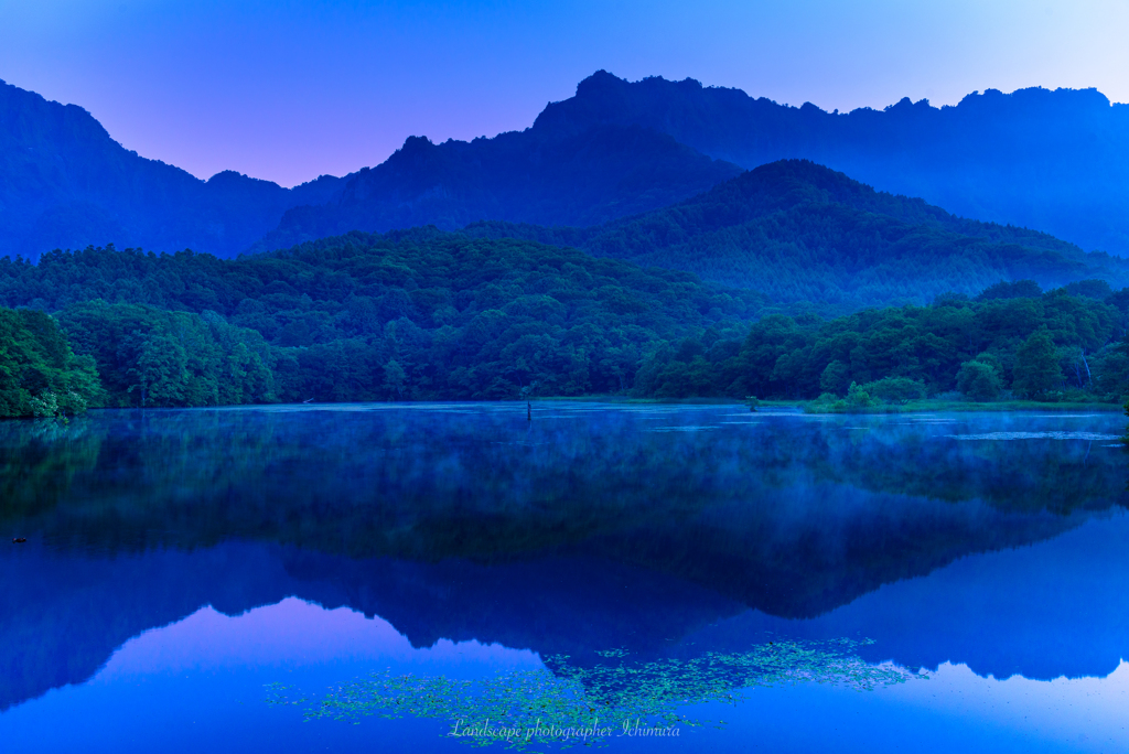 鏡池＜夜明け前＞