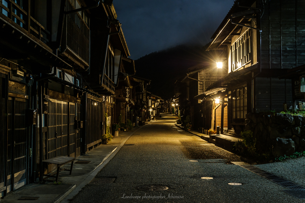 寝静まる宿場