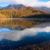 湖面も紅葉