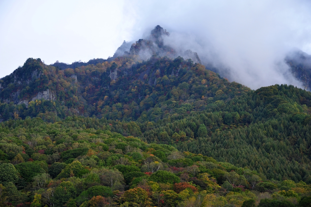 朝霧立つ戸隠山