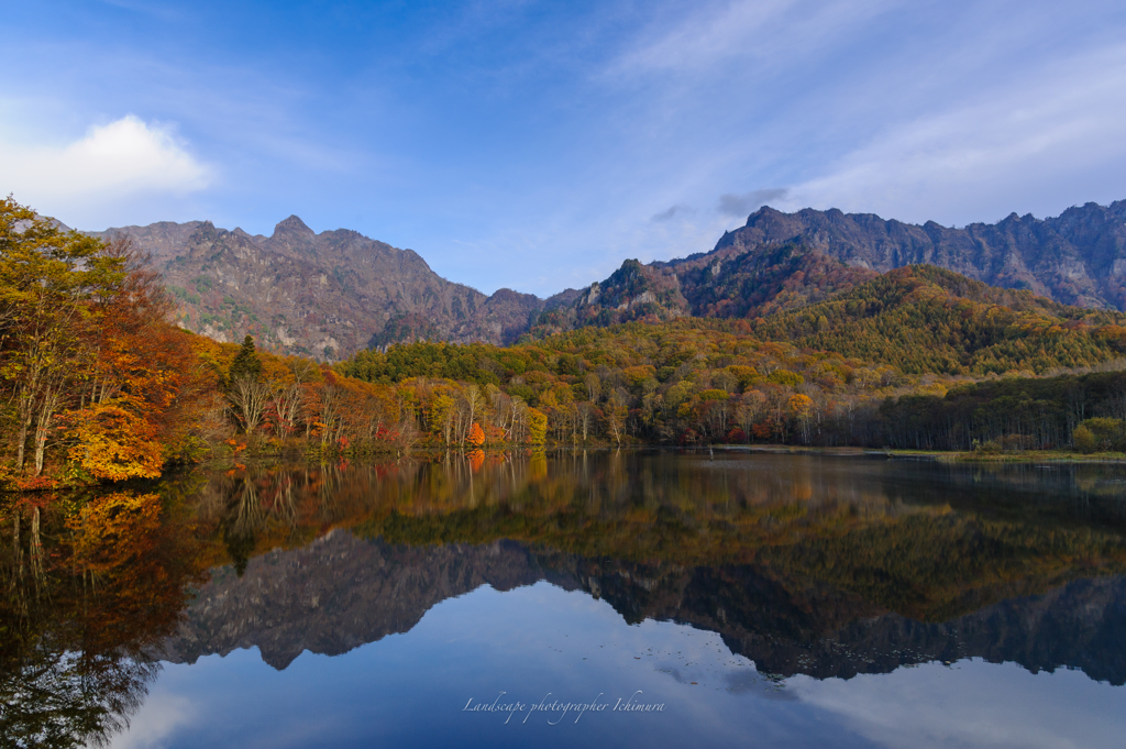 Kagami-pond of colored leaves