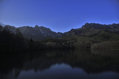 月夜の鏡池