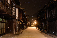 雪降る未明の奈良井宿