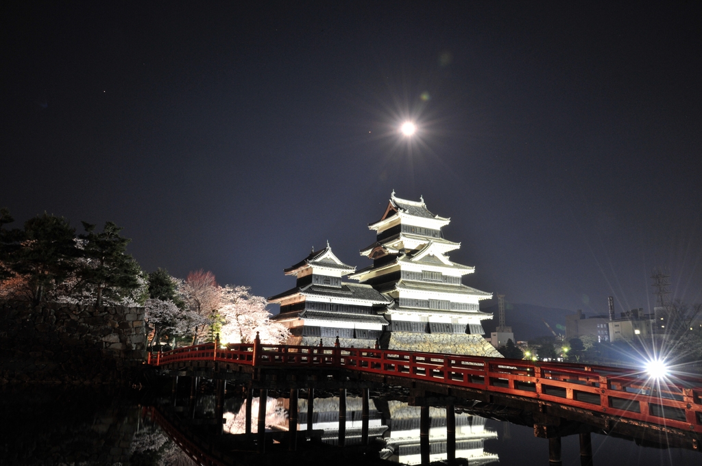 天から地からライトアップ