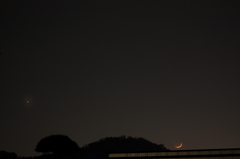 三日月と金星