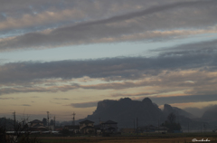 霞む朝