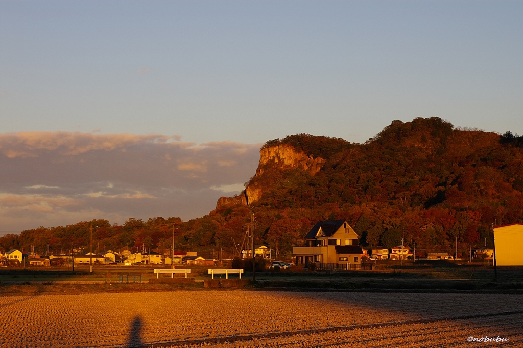 朝焼けの岩船山