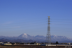 男体山と鉄塔