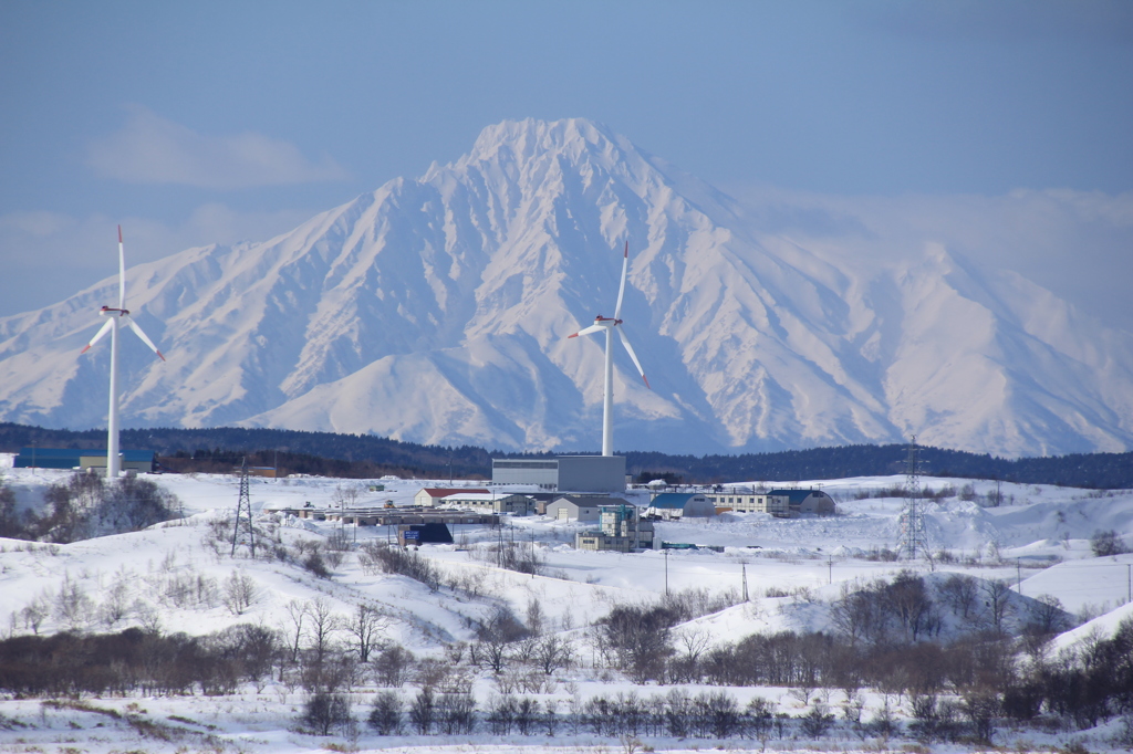 稚内ふれあい公園の丘から見る利尻山