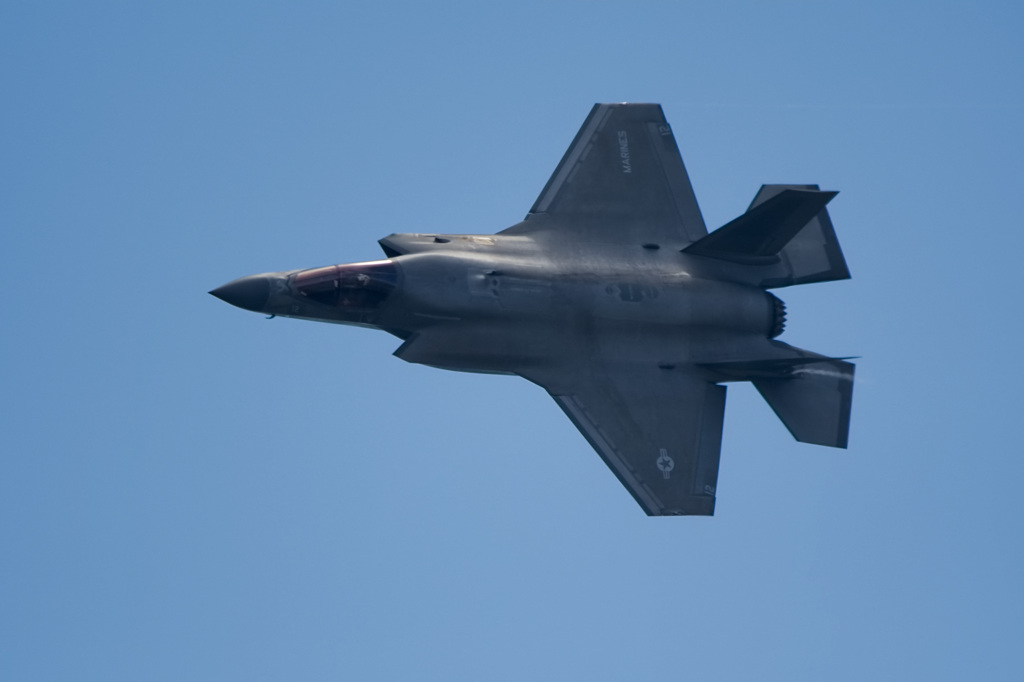 F-35B機動飛行