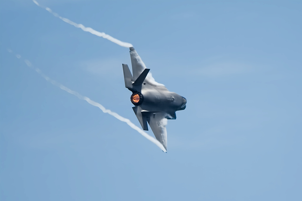 F-35B機動飛行