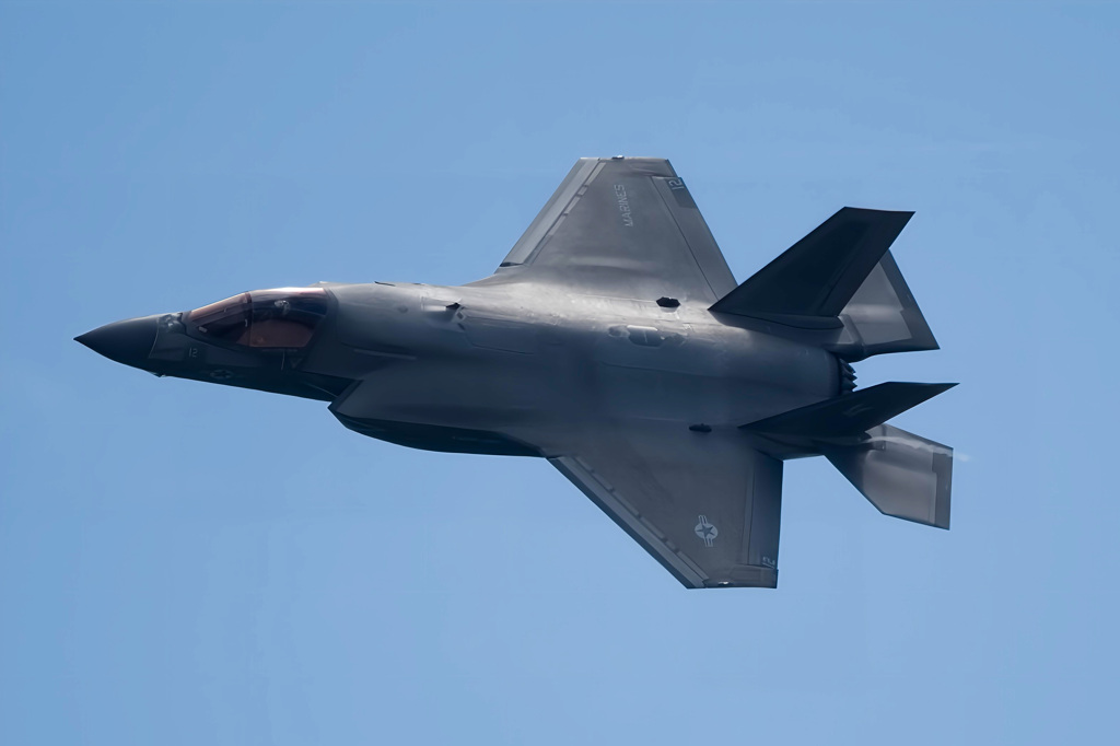 F-35B機動飛行