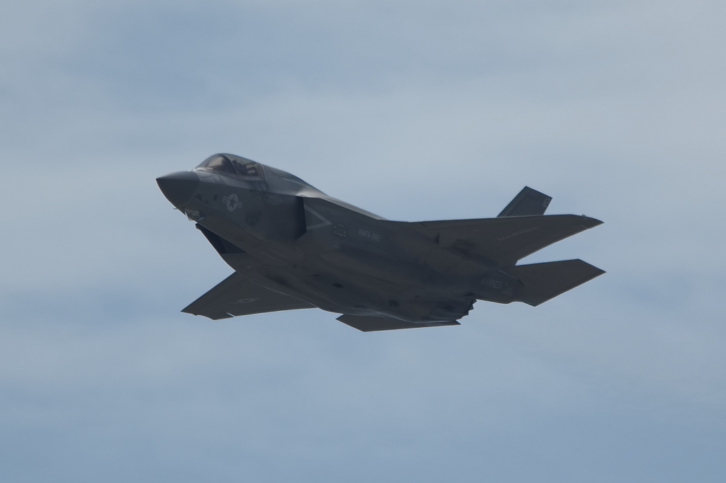 F-35B機動飛行