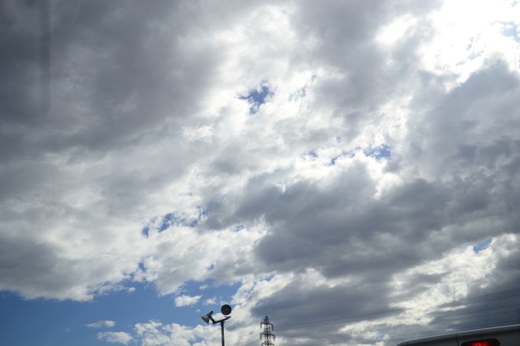 光る雲