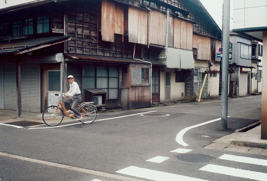 橙自転車ガ通ル