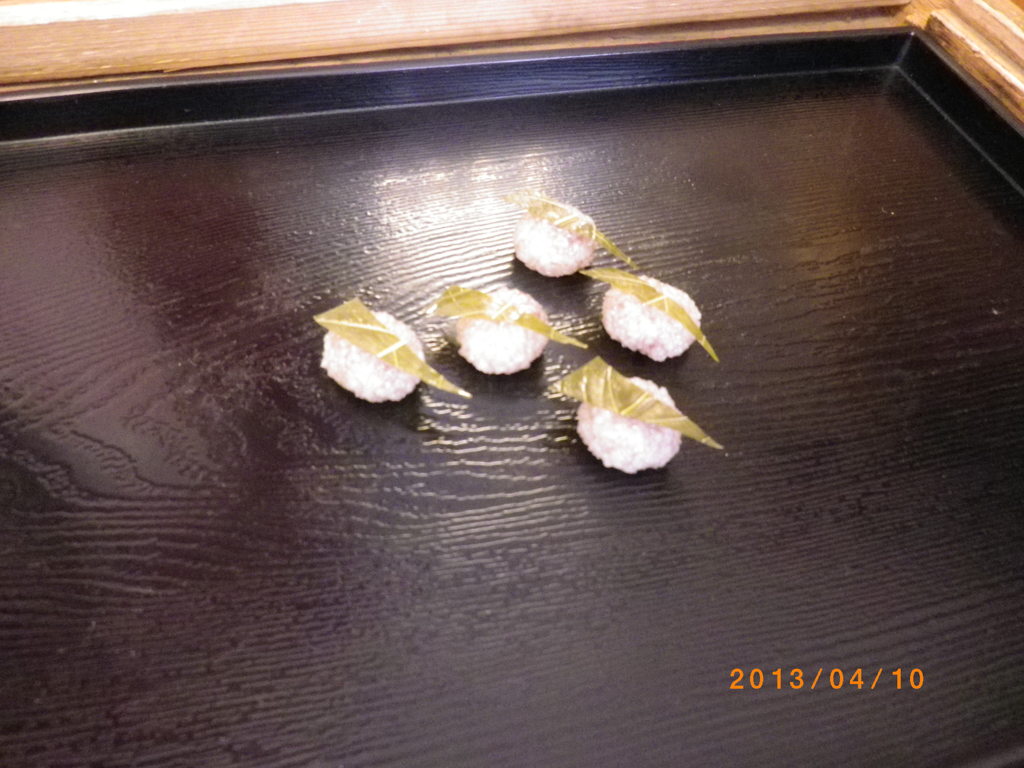 ちっちゃ！！（試食用、小指の爪より小さい桜餅）