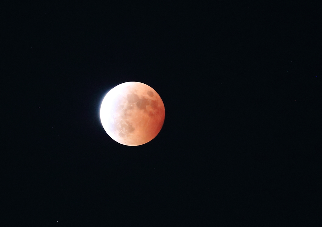Total lunar eclipse　10.8.2014