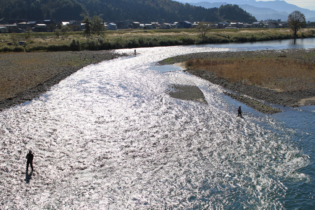 光を背に（浦佐）