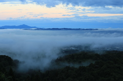 霧濃く、山蒼く（長岡　八方台）