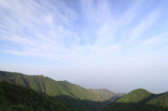 西に目を向けて（弥彦山山頂）