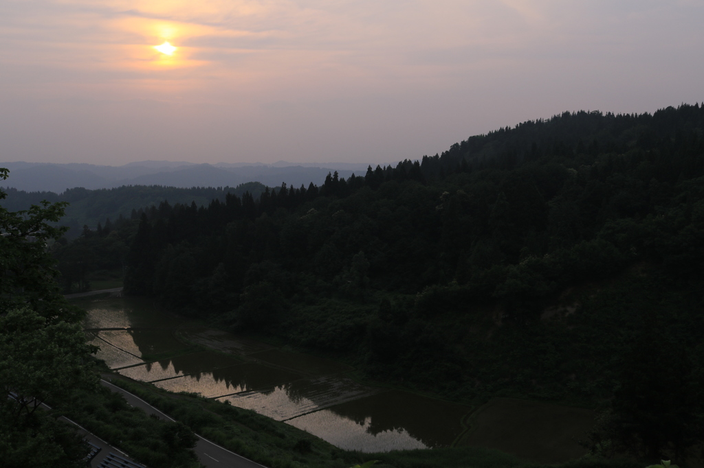 夕暮れの谷（小千谷　岩沢）