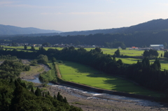 川辺の朝（中魚沼郡　津南）