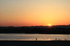 夕日色の信濃川（長岡）