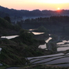 朝日、棚田を照らす（高柳 星峠）