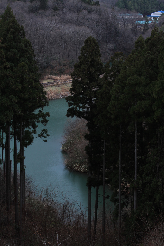 冬の湖畔（西山町）