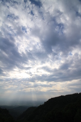 天の雲、地の光芒（八方台）