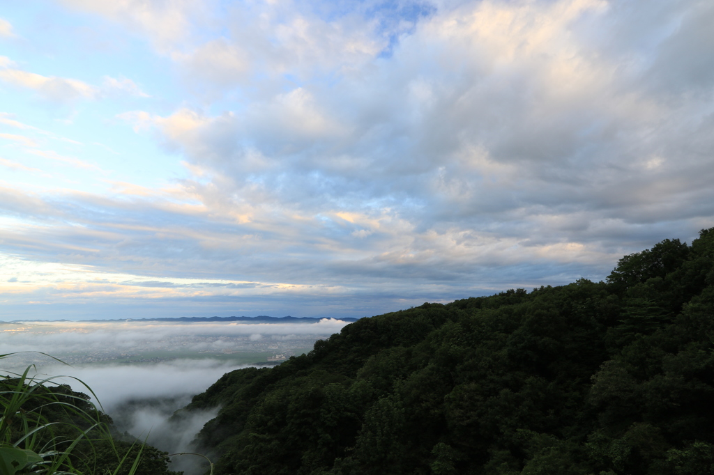 西方の雲と雲海霧（長岡　八方台）
