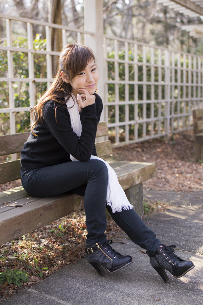 藤棚の下で