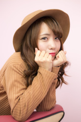 ソファ越しに
