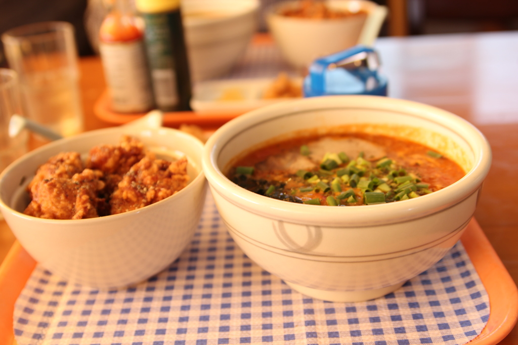 トマトラーメンとザンギ丼1