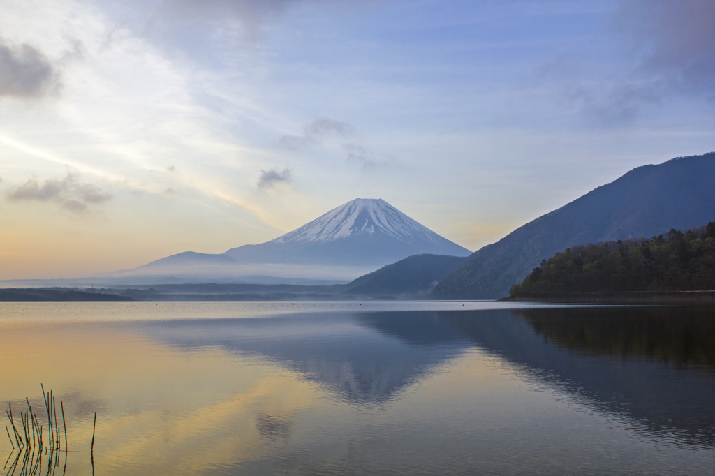 朝焼けの富士山