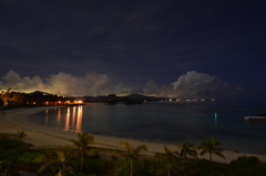 名護の夜の海と空。