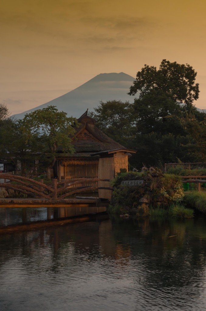 忍野八海と富士山