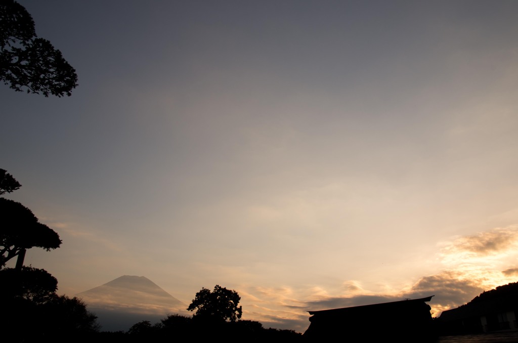 忍野八海と富士山と夕日
