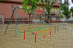 雨の中のブランコ（絵画調HDR）