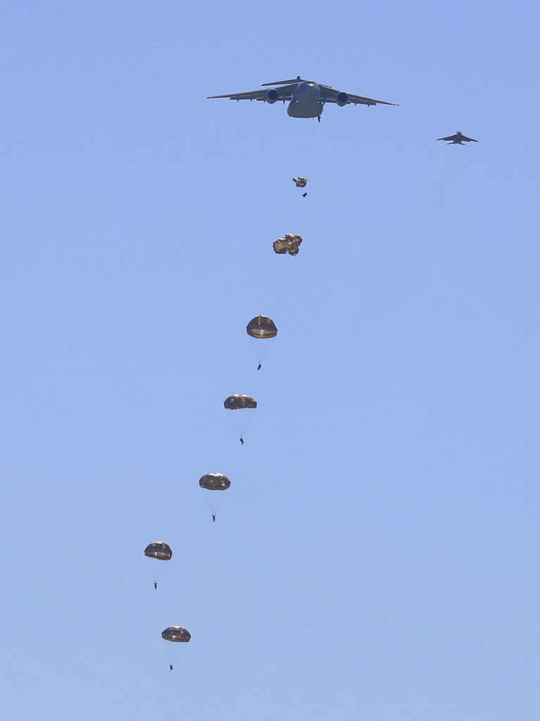 XC-2　空挺隊降下試験