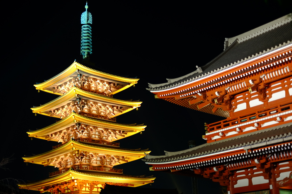 夜の浅草寺  light up